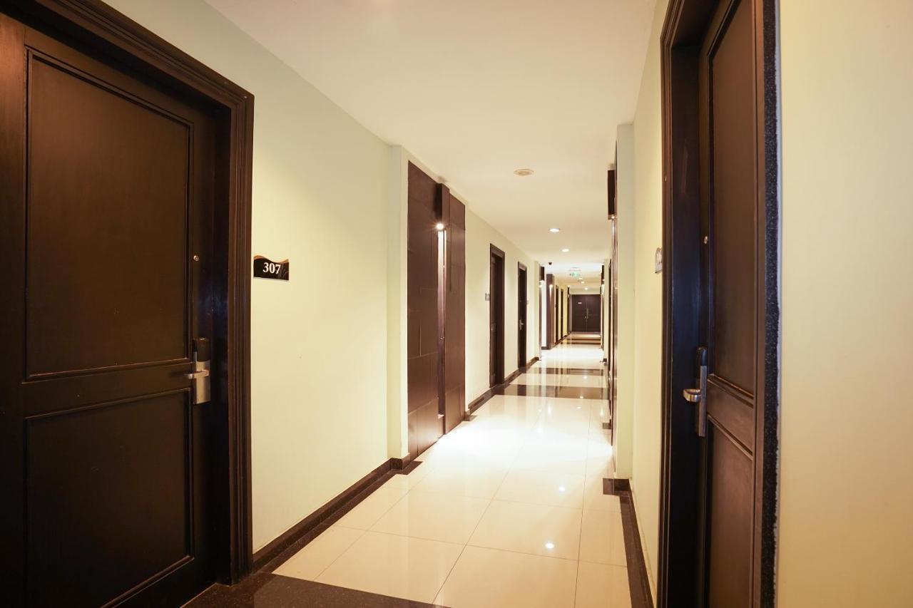 Oyo 197 Prime Royal Hotel Kapasari Экстерьер фото