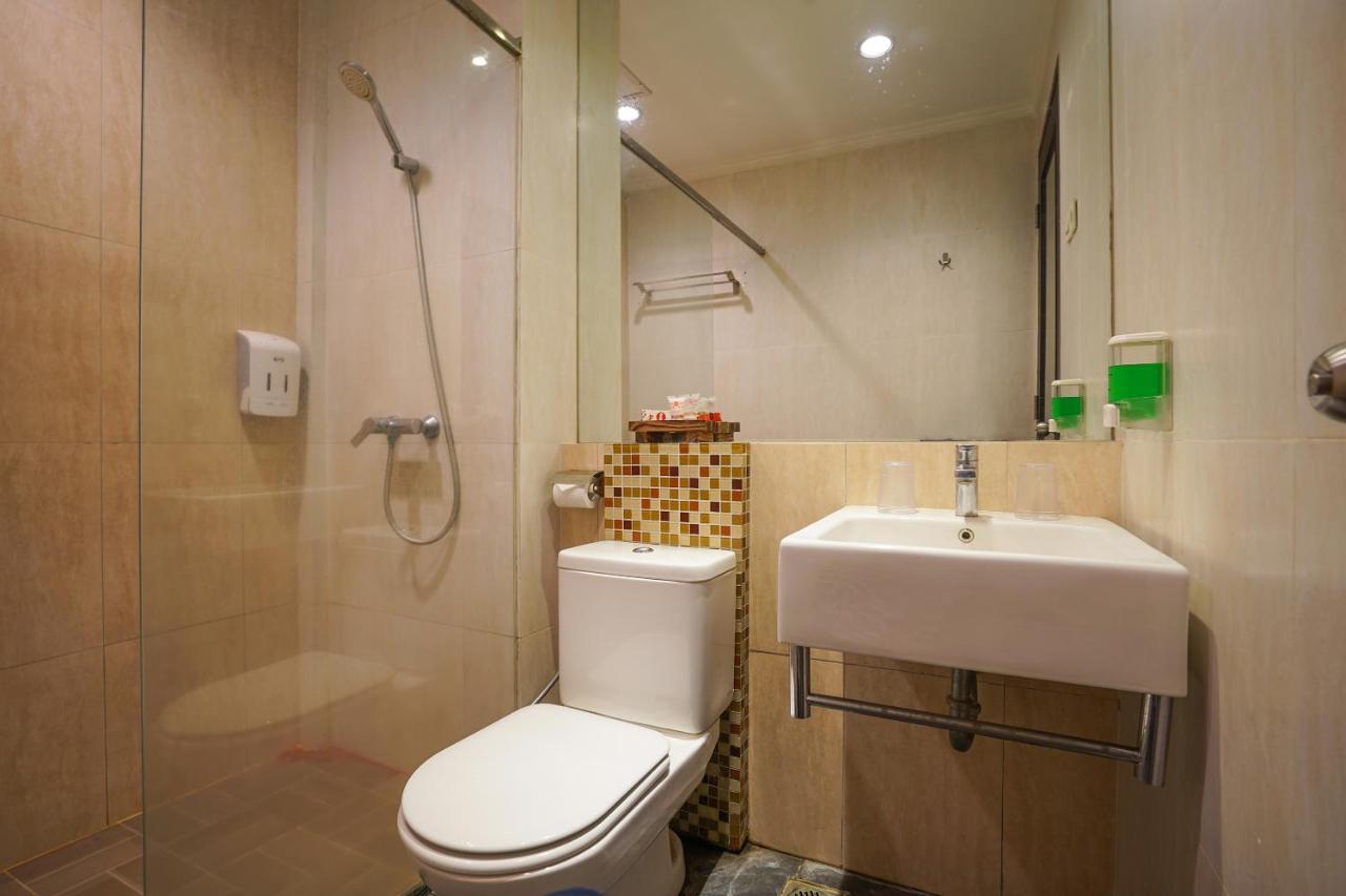 Oyo 197 Prime Royal Hotel Kapasari Экстерьер фото