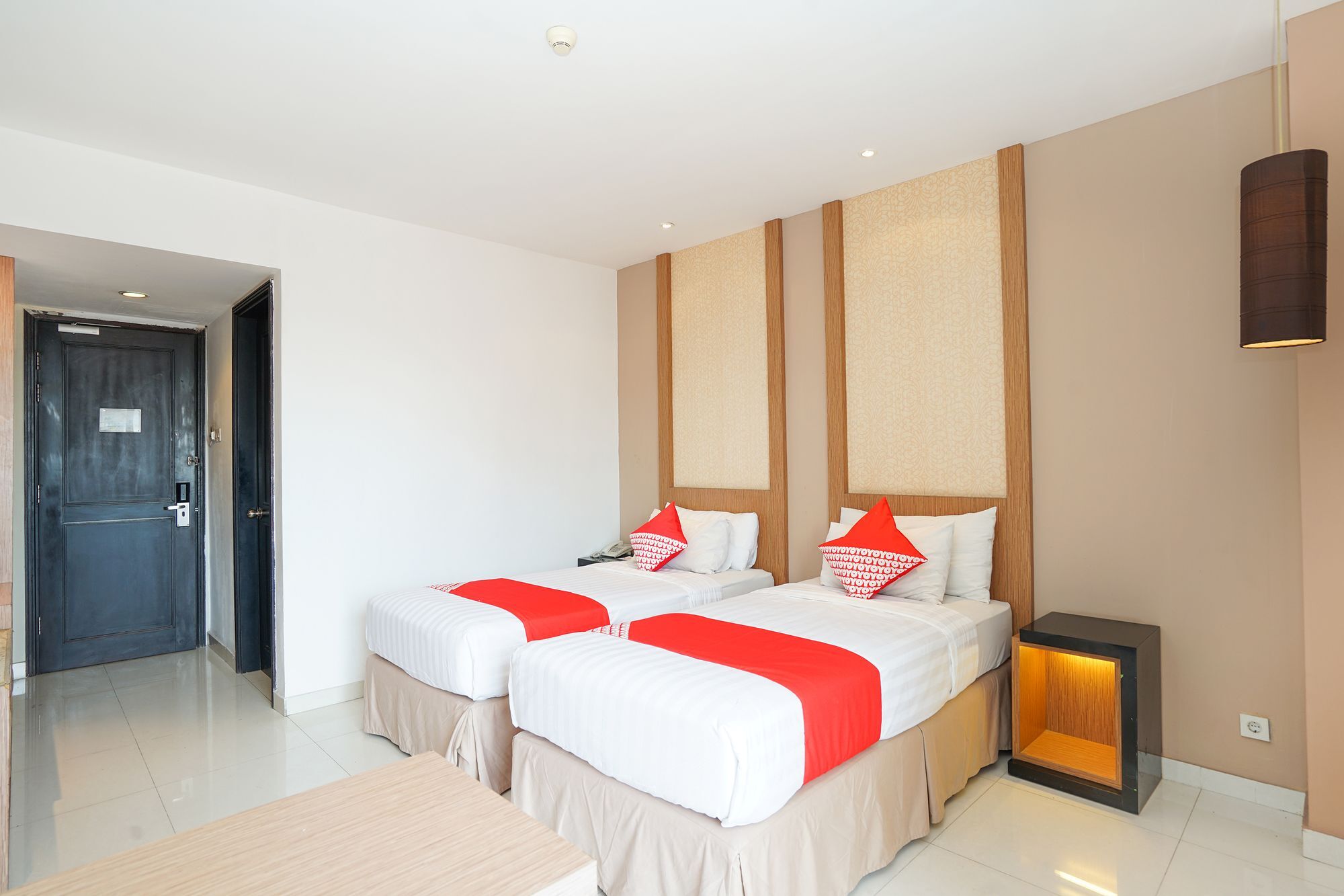 Oyo 197 Prime Royal Hotel Kapasari Экстерьер фото